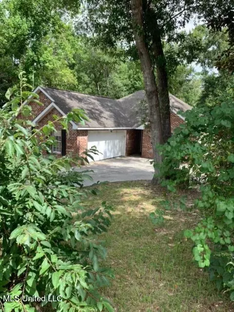 9472 Op La Way, Diamondhead, MS 39525