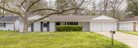 3016 Longwood Dr, Jackson, MS 39212