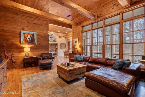 Living - 2404 Highway 301, Hernando, MS 38632 photo 2 of 2
