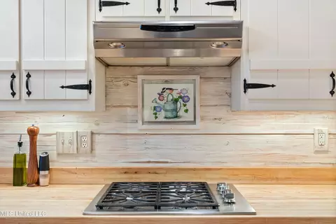 Kitchen - 2404 Highway 301, Hernando, MS 38632 photo 6 of 6