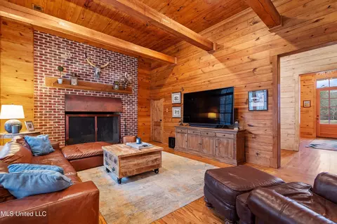 Living - 2404 Highway 301, Hernando, MS 38632 photo 1 of 2