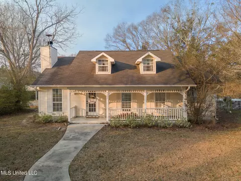 8600 Shetland Dr, Vancleave, MS 39565