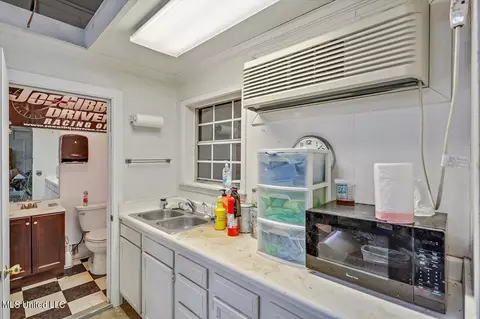 Kitchen - 1480 Pinehaven Dr, Clinton, MS 39056 photo 13 of 13