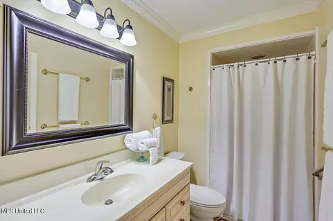 Bath - 1480 Pinehaven Dr, Clinton, MS 39056 photo 5 of 8