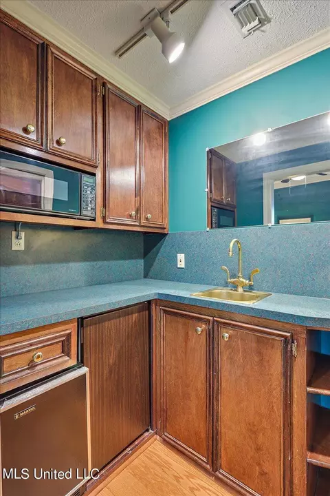 Kitchen - 1480 Pinehaven Dr, Clinton, MS 39056 photo 9 of 13