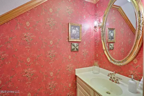 Bath - 1480 Pinehaven Dr, Clinton, MS 39056 photo 1 of 8