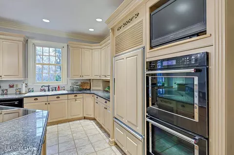 Kitchen - 1480 Pinehaven Dr, Clinton, MS 39056 photo 4 of 13