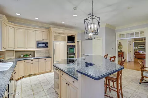 Kitchen - 1480 Pinehaven Dr, Clinton, MS 39056 photo 7 of 13