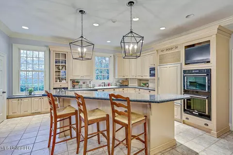 Kitchen - 1480 Pinehaven Dr, Clinton, MS 39056 photo 3 of 13