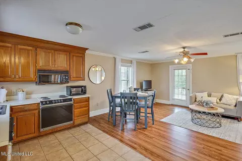 Kitchen - 1480 Pinehaven Dr, Clinton, MS 39056 photo 11 of 13