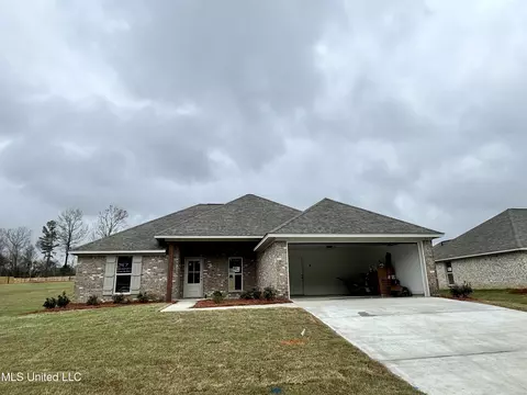 261 Chartleigh Cir, Canton, MS 39046