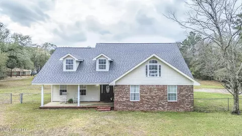 25298 Cuevas Delisle Rd, Pass Christian, MS 39571