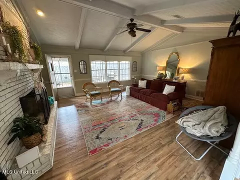 Living - 103 Firecrest Dr, Brandon, MS 39042 photo 1 of 4