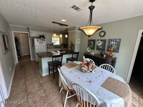 Dining - 103 Firecrest Dr, Brandon, MS 39042 photo 2 of 2