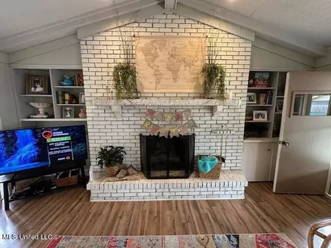 Living - 103 Firecrest Dr, Brandon, MS 39042 photo 4 of 4