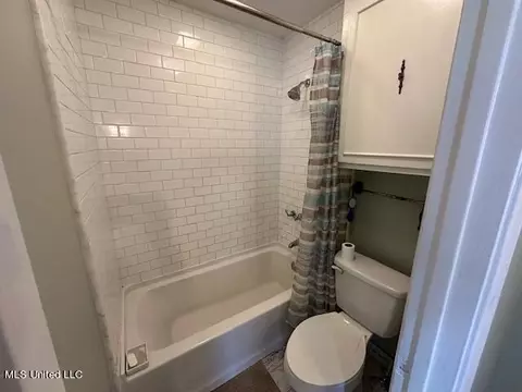 Bath - 103 Firecrest Dr, Brandon, MS 39042 photo 2 of 4