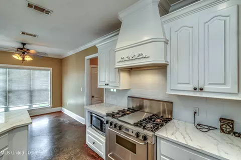 Kitchen - 210 Crescent H Dr, Terry, MS 39170 photo 5 of 9
