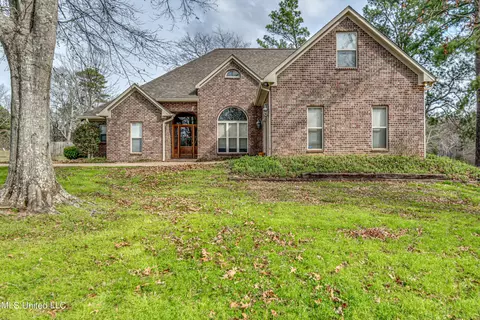 210 Crescent H Dr, Terry, MS 39170