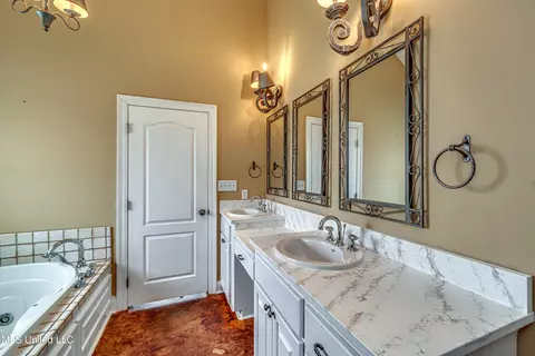 Bath - 210 Crescent H Dr, Terry, MS 39170 photo 2 of 5