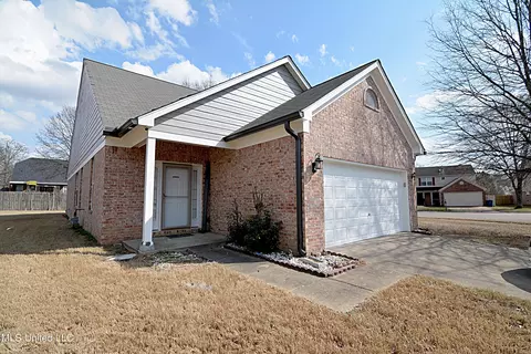 7290 Red Maple Dr, Olive Branch, MS 38654