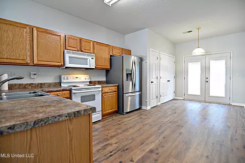 Kitchen - 7290 Red Maple Dr, Olive Branch, MS 38654 photo 1 of 4