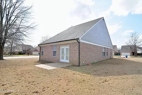 Exterior - 7290 Red Maple Dr, Olive Branch, MS 38654 photo 2 of 3