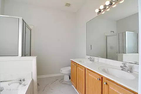 Bath - 7290 Red Maple Dr, Olive Branch, MS 38654 photo 1 of 2