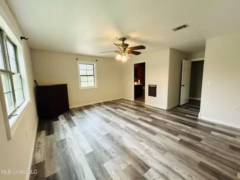 Living - 116 Gus Phillips Rd, Mendenhall, MS 39114 photo 2 of 2