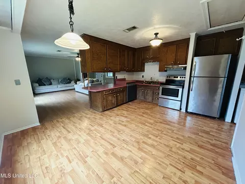 Kitchen - 116 Gus Phillips Rd, Mendenhall, MS 39114 photo 1 of 2