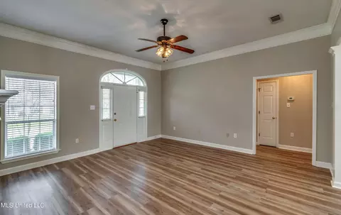 Living - 426 Hemlock Dr, Flowood, MS 39232 photo 3 of 4