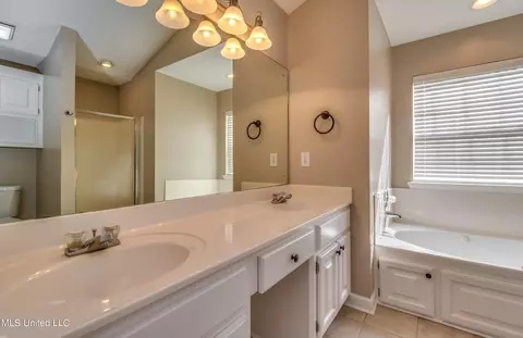 Bath - 426 Hemlock Dr, Flowood, MS 39232 photo 2 of 5