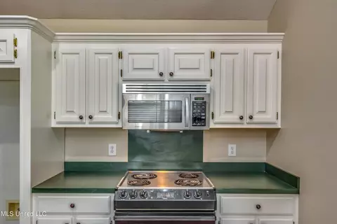 Kitchen - 426 Hemlock Dr, Flowood, MS 39232 photo 1 of 7
