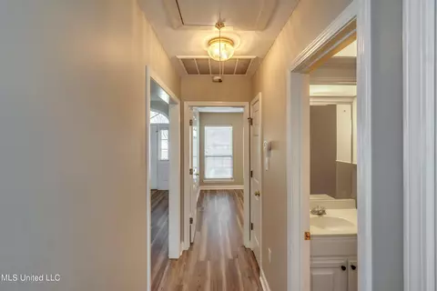 Entry Way - 426 Hemlock Dr, Flowood, MS 39232 photo 2 of 2