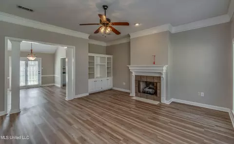 Living - 426 Hemlock Dr, Flowood, MS 39232 photo 4 of 4