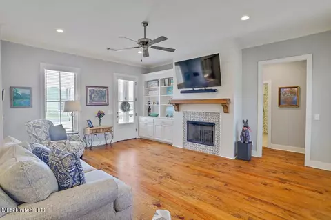 Living - 739 Glenwild Dr, Canton, MS 39046 photo 2 of 4