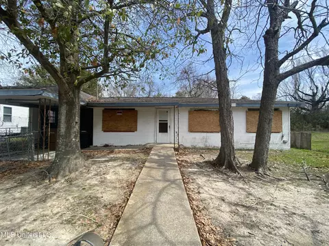 230 Spanner Ln, Biloxi, MS 39530
