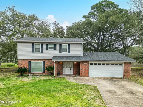 2351 Sandalwood Dr, Gautier, MS 39553