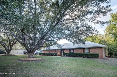 258 Walker Cir, Florence, MS 39073