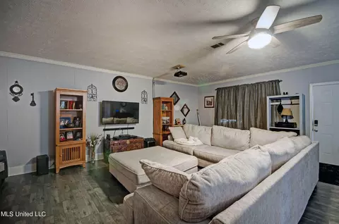 Living - 258 Walker Cir, Florence, MS 39073 photo 7 of 7