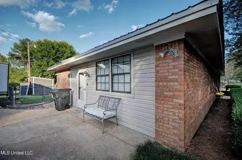 Exterior - 258 Walker Cir, Florence, MS 39073 photo 7 of 17