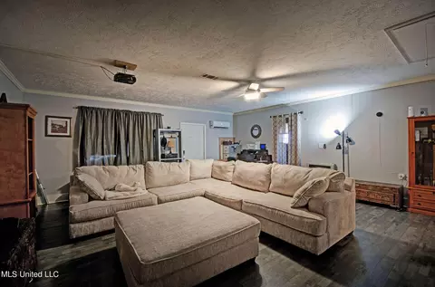Living - 258 Walker Cir, Florence, MS 39073 photo 6 of 7
