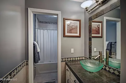 Bath - 258 Walker Cir, Florence, MS 39073 photo 2 of 2