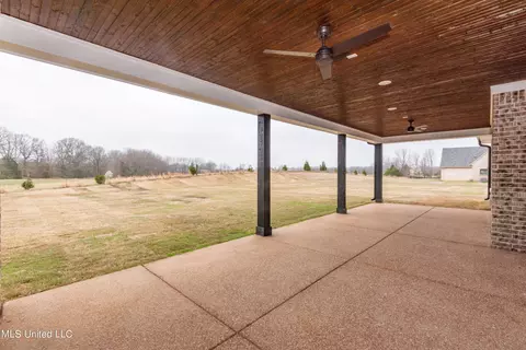 Exterior - 1453 Ashtons Ln, Hernando, MS 38632 photo 6 of 11