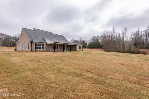 Exterior - 1453 Ashtons Ln, Hernando, MS 38632 photo 9 of 11