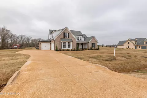 Exterior - 1453 Ashtons Ln, Hernando, MS 38632 photo 3 of 11