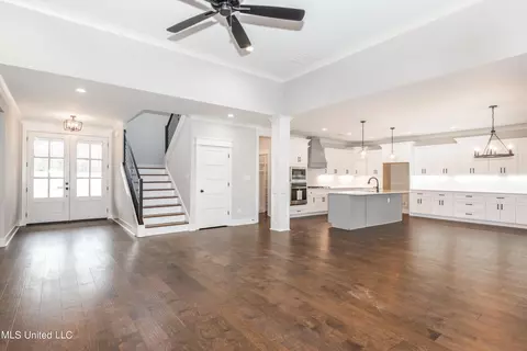 Living - 1453 Ashtons Ln, Hernando, MS 38632 photo 4 of 4