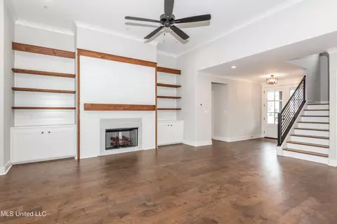 Living - 1453 Ashtons Ln, Hernando, MS 38632 photo 3 of 4