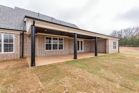 Exterior - 1453 Ashtons Ln, Hernando, MS 38632 photo 7 of 11