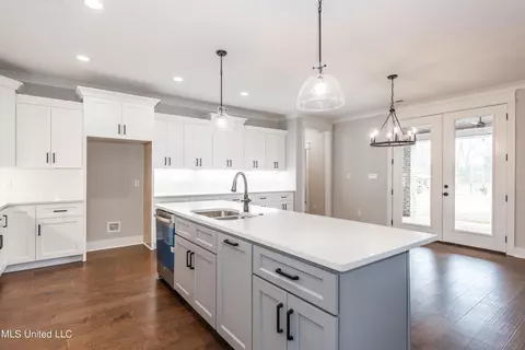 Kitchen - 1453 Ashtons Ln, Hernando, MS 38632 photo 3 of 4