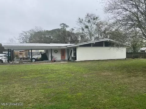 2504 Belair St, Pascagoula, MS 39567